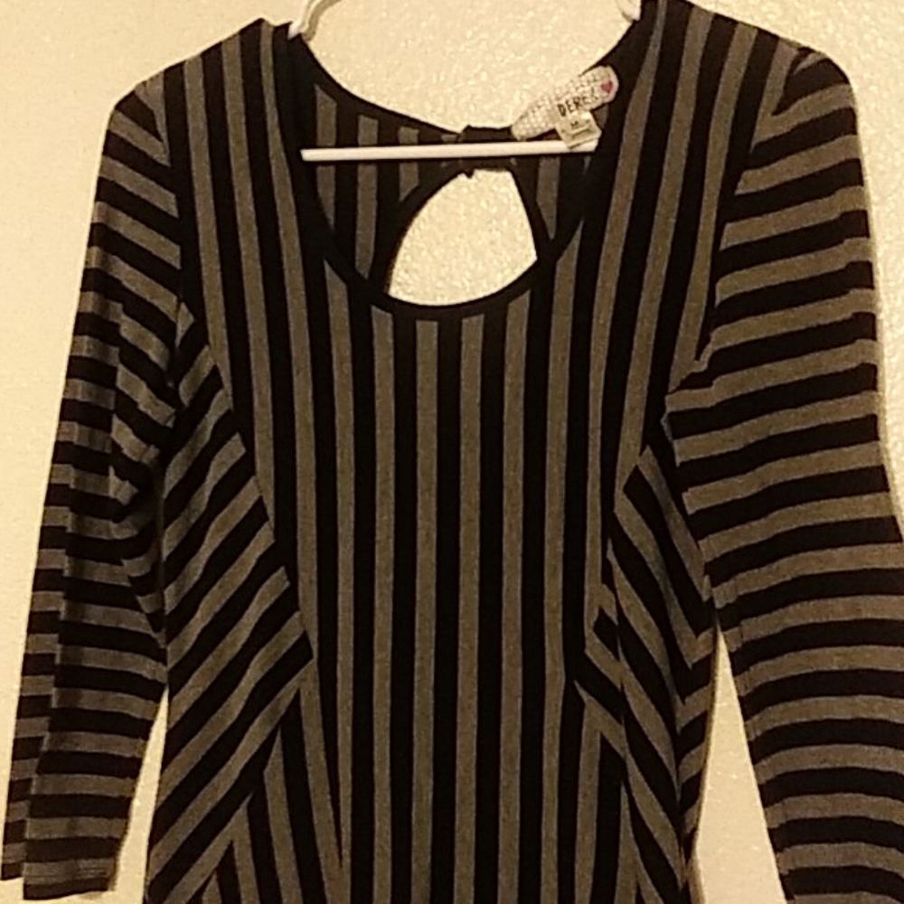 Derek dress size M